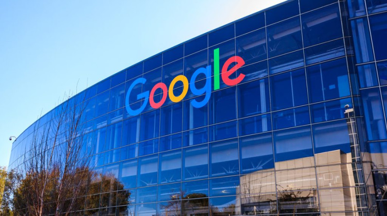 كيف تواجه "جوجل" تهديدات مكانتها العالمية؟